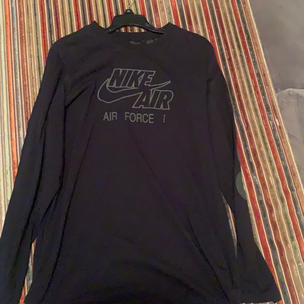 Nike Air long sleeve great condition.